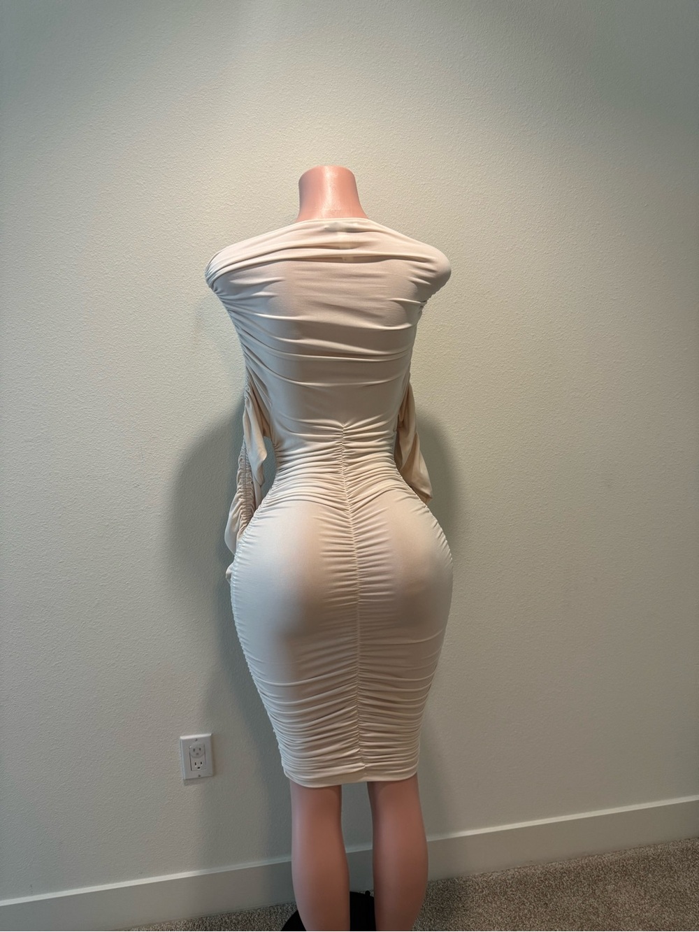 Off-Shoulder Ruched Midi Dress - Picture 4 of 5